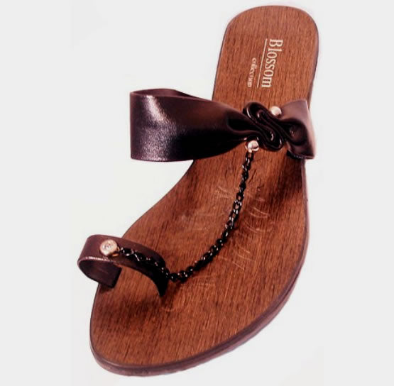 Paddled Wooden Sandal - Black - Impulsive Fashion